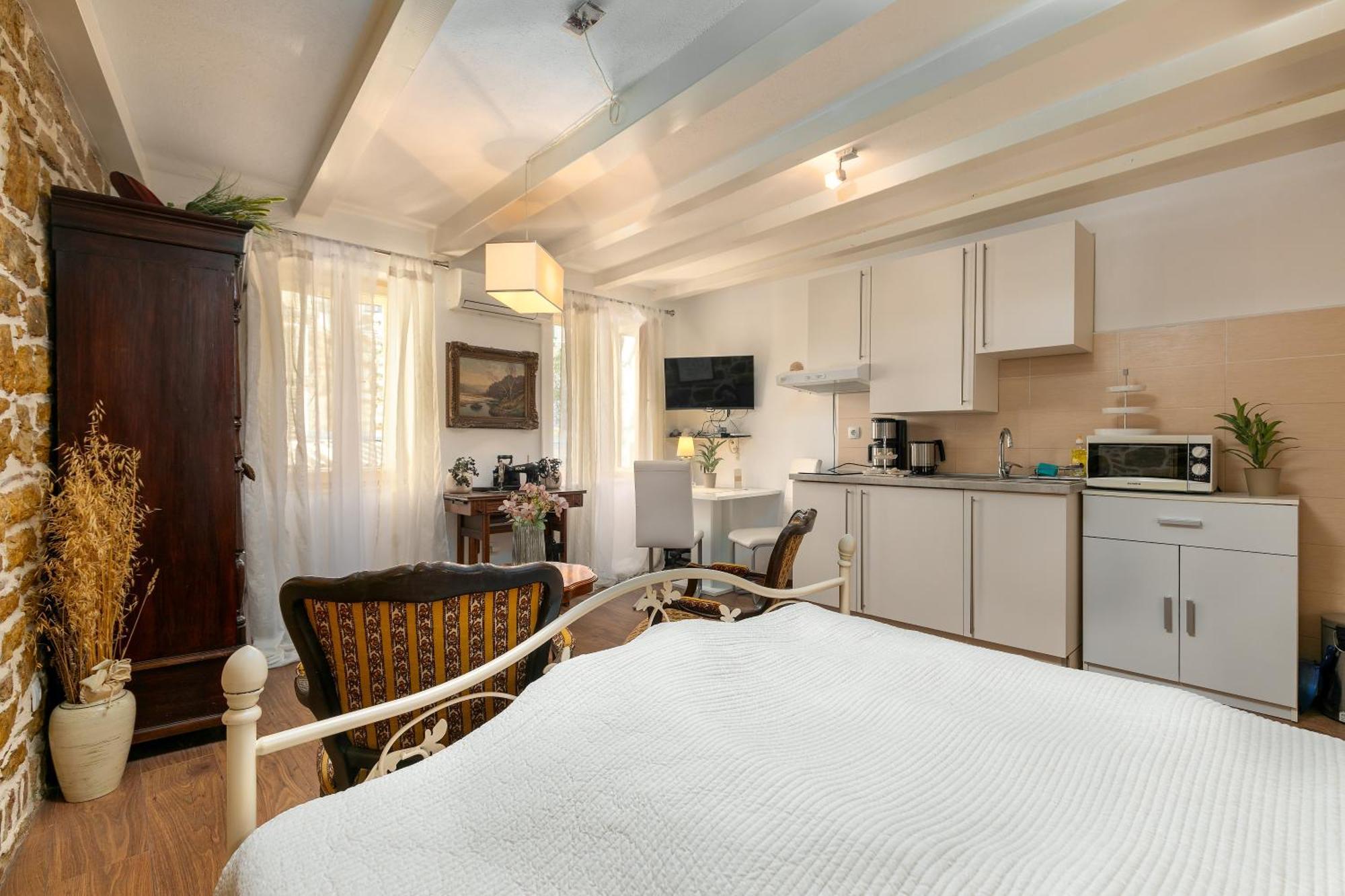 Duplex Camelia In Charming Old Town Rovinj