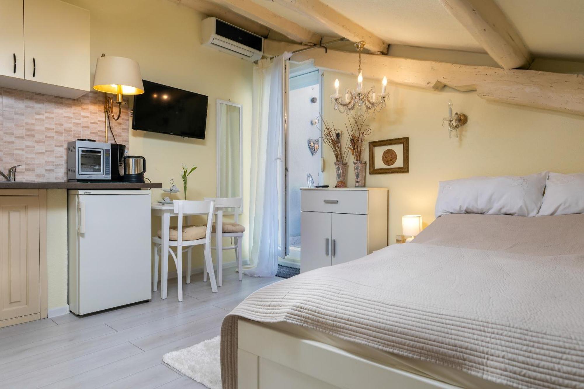Duplex Camelia In Charming Old Town Apartamento